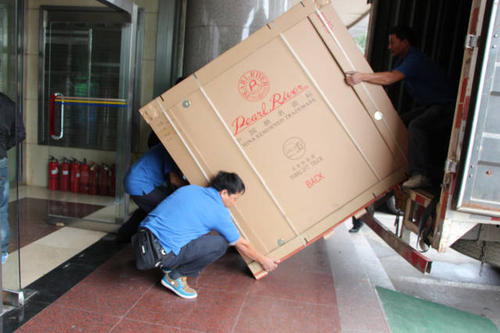 巴青钢琴贵重工艺品无忧运